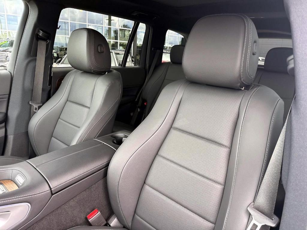 new 2025 Mercedes-Benz GLS 450 car, priced at $95,480
