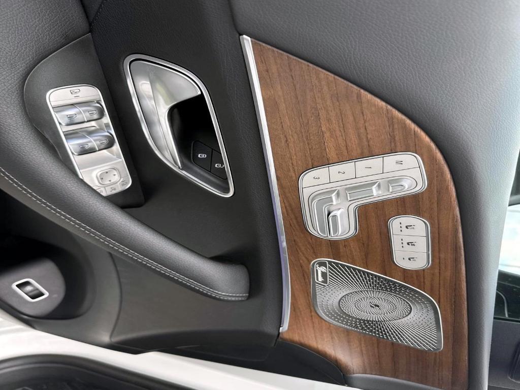 new 2025 Mercedes-Benz GLS 450 car, priced at $95,480