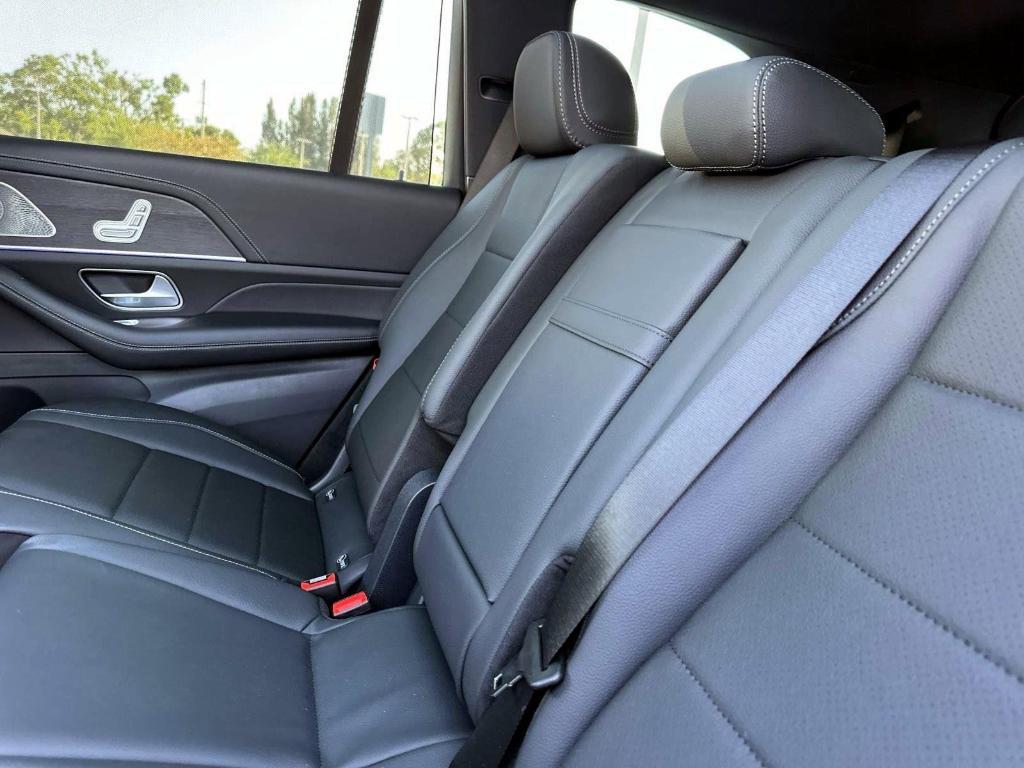 new 2025 Mercedes-Benz GLS 450 car, priced at $101,275