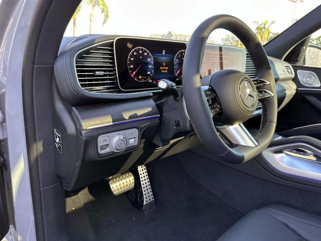 new 2025 Mercedes-Benz GLS 450 car, priced at $101,275