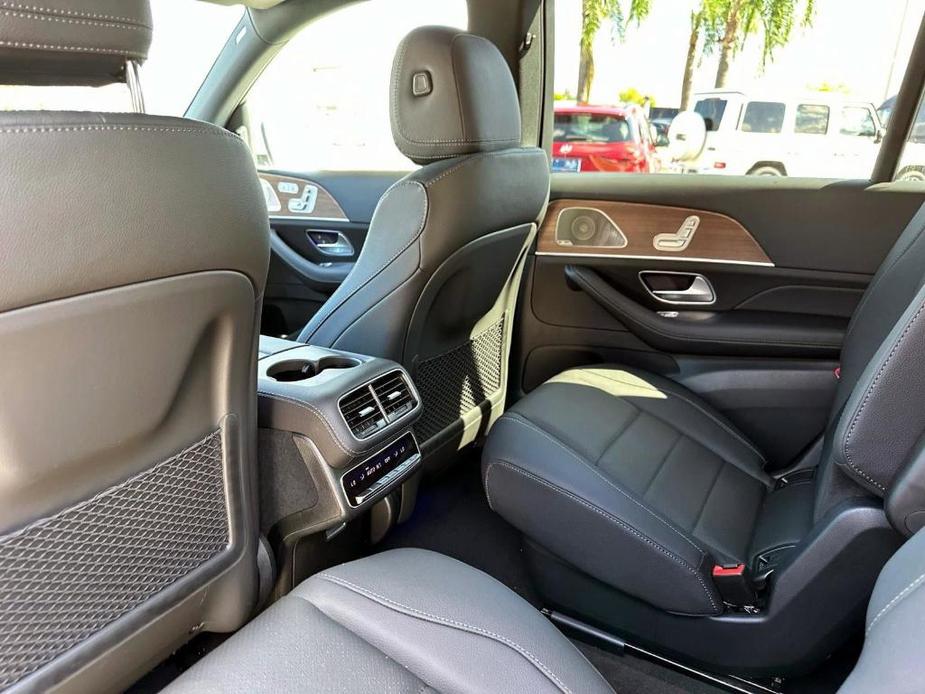 new 2025 Mercedes-Benz GLS 450 car, priced at $95,365