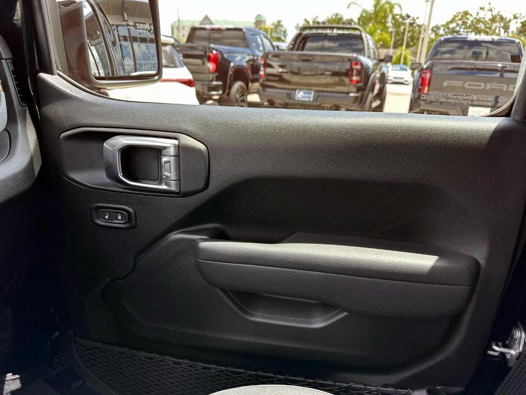 used 2025 Jeep Wrangler car, priced at $32,804
