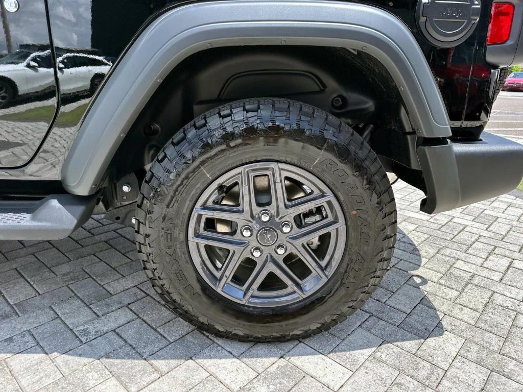 used 2025 Jeep Wrangler car, priced at $32,804
