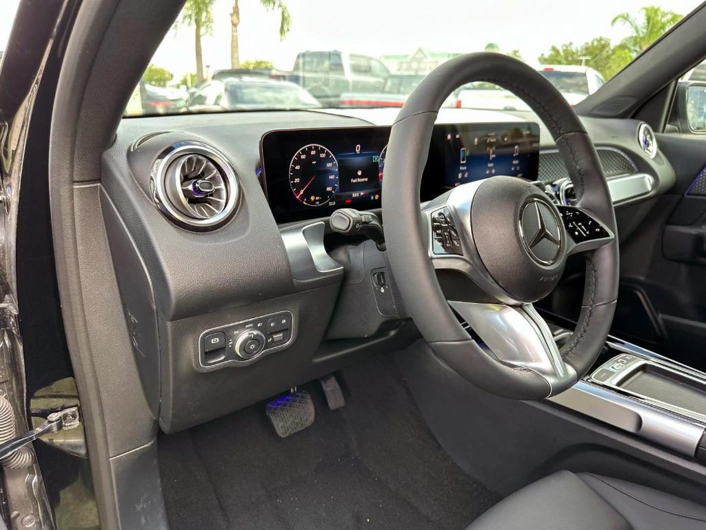 new 2025 Mercedes-Benz GLB 250 car, priced at $49,595