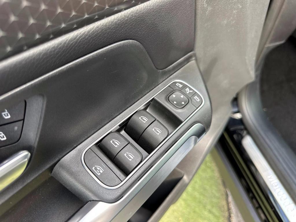 new 2025 Mercedes-Benz GLB 250 car, priced at $49,595