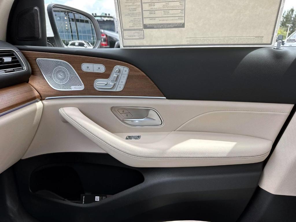 new 2025 Mercedes-Benz GLS 450 car, priced at $90,980