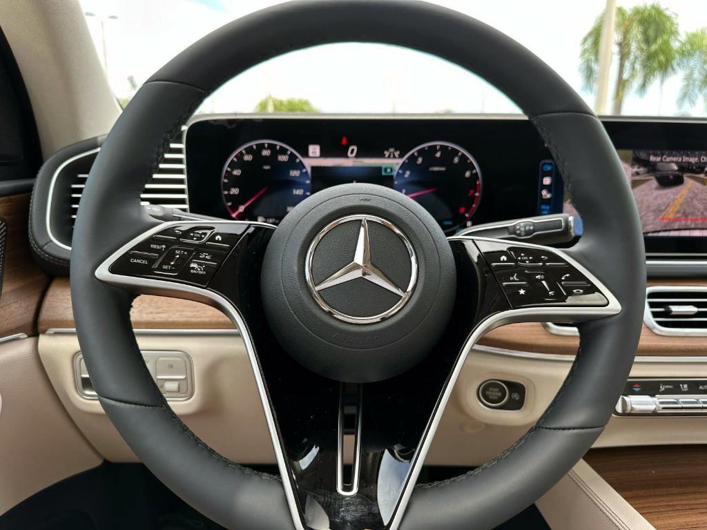new 2025 Mercedes-Benz GLS 450 car, priced at $90,980
