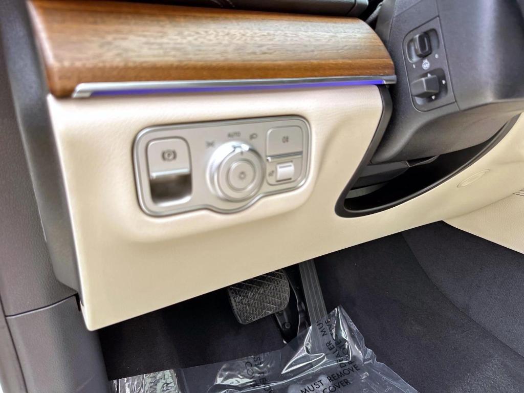 new 2025 Mercedes-Benz GLS 450 car, priced at $90,980