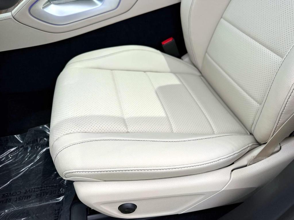 new 2025 Mercedes-Benz GLS 450 car, priced at $90,980