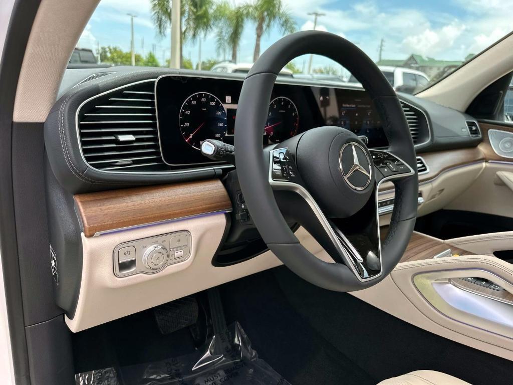 new 2025 Mercedes-Benz GLS 450 car, priced at $90,980