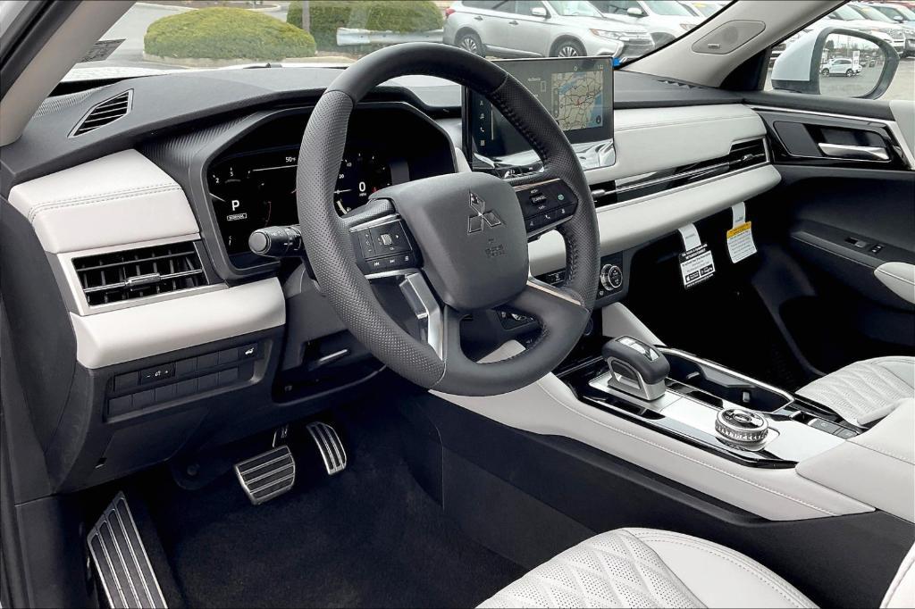 new 2025 Mitsubishi Outlander car, priced at $42,035