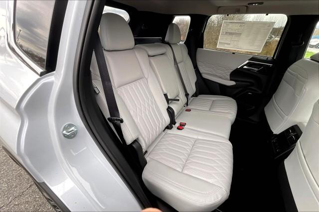 new 2025 Mitsubishi Outlander car, priced at $42,035