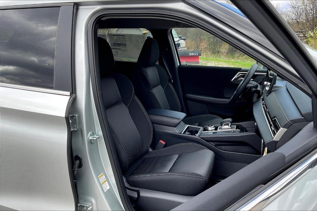 new 2025 Mitsubishi Outlander car, priced at $43,180