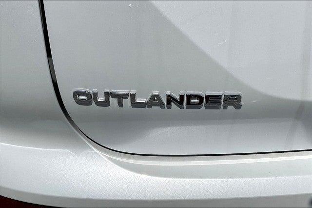 new 2024 Mitsubishi Outlander car, priced at $36,615