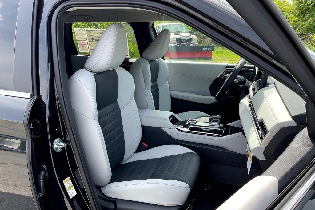 new 2025 Mitsubishi Outlander car, priced at $38,200