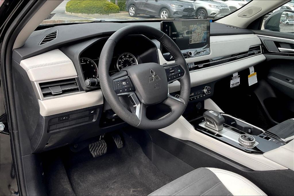 new 2025 Mitsubishi Outlander car, priced at $38,285
