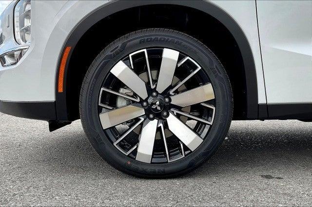 new 2025 Mitsubishi Outlander car, priced at $41,335
