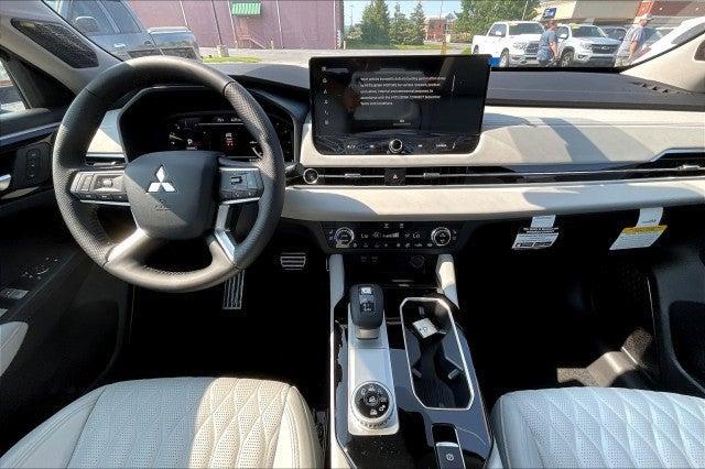 new 2025 Mitsubishi Outlander car, priced at $46,055