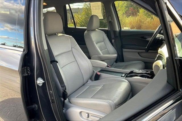 used 2022 Honda Pilot car, priced at $32,998