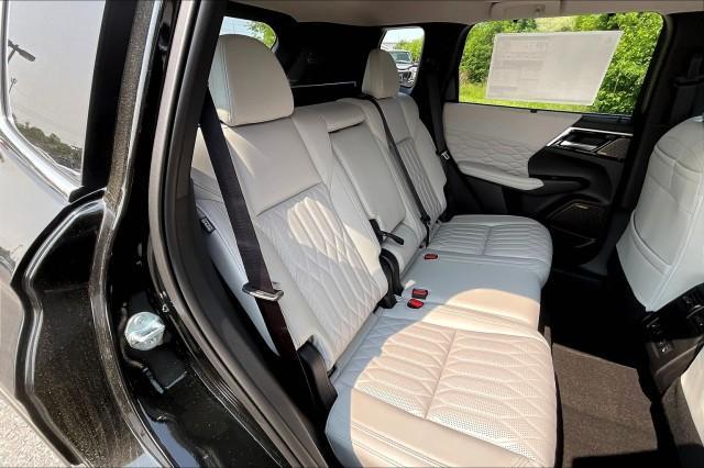 new 2025 Mitsubishi Outlander car, priced at $46,055