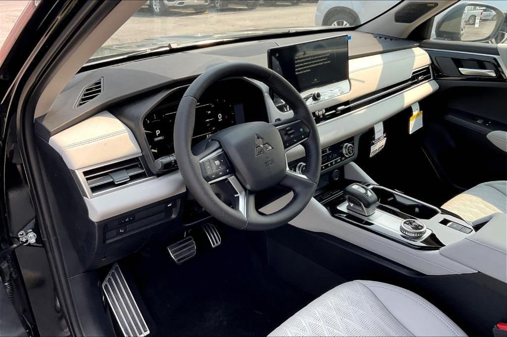 new 2025 Mitsubishi Outlander car, priced at $46,055