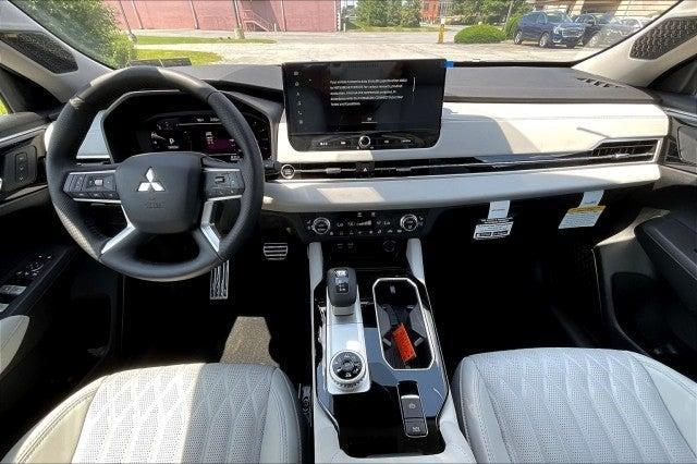 new 2025 Mitsubishi Outlander car, priced at $45,155