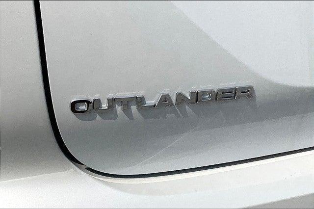 new 2024 Mitsubishi Outlander car, priced at $38,395