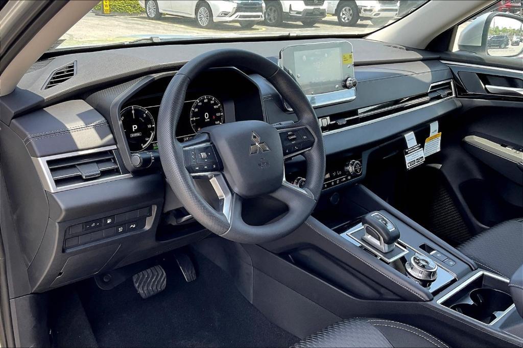 new 2025 Mitsubishi Outlander car, priced at $43,280