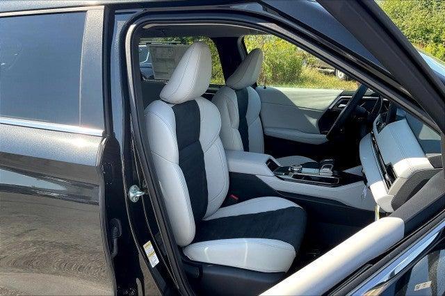 new 2025 Mitsubishi Outlander car, priced at $43,100