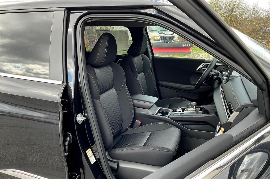 new 2025 Mitsubishi Outlander car, priced at $43,780