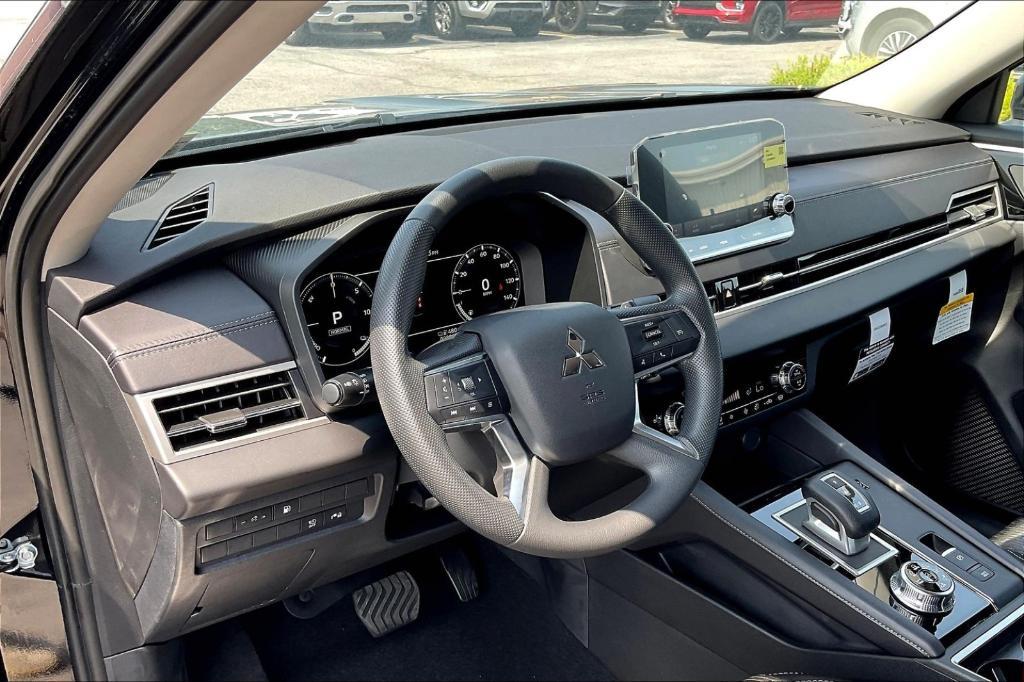 new 2025 Mitsubishi Outlander car, priced at $42,480