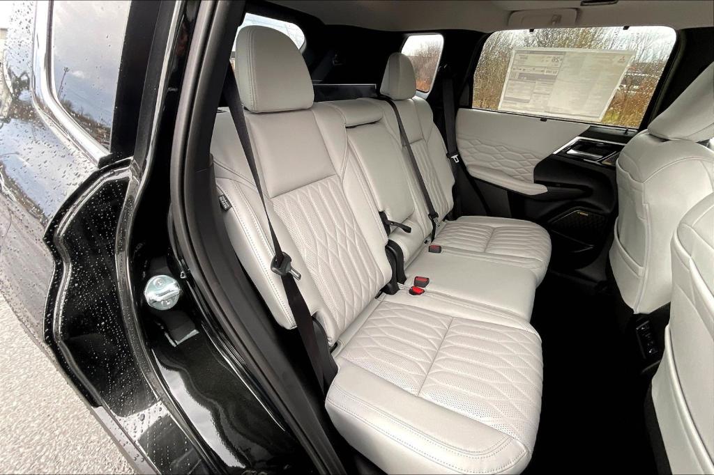 new 2025 Mitsubishi Outlander car, priced at $45,035