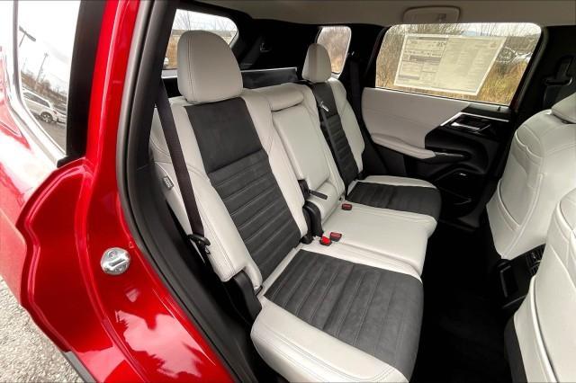 new 2025 Mitsubishi Outlander car, priced at $37,415
