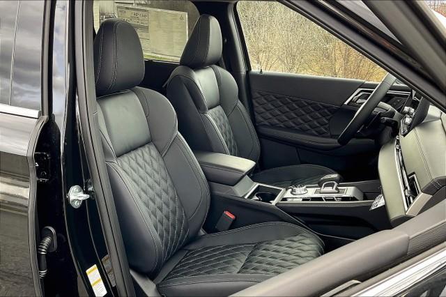 new 2025 Mitsubishi Outlander car, priced at $48,905