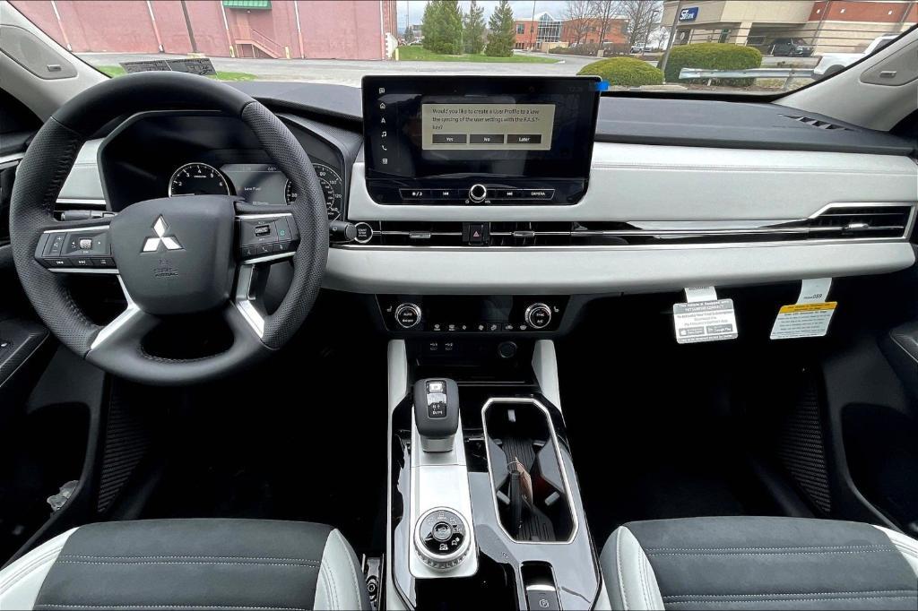 new 2025 Mitsubishi Outlander car, priced at $38,260