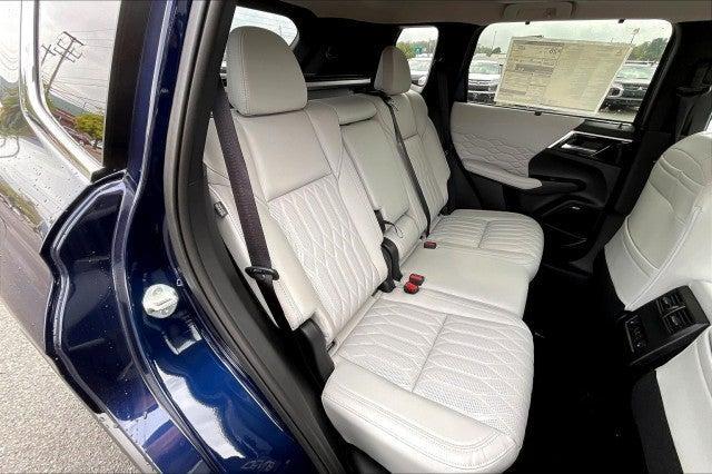 new 2025 Mitsubishi Outlander car, priced at $43,205