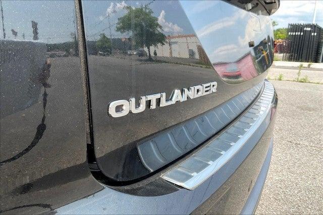 new 2025 Mitsubishi Outlander car, priced at $45,955