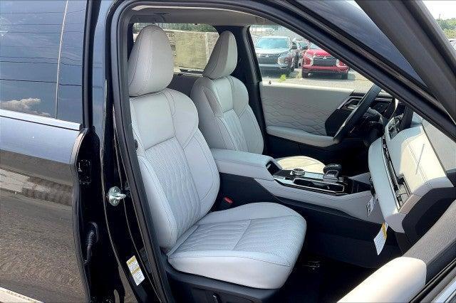 new 2025 Mitsubishi Outlander car, priced at $45,955