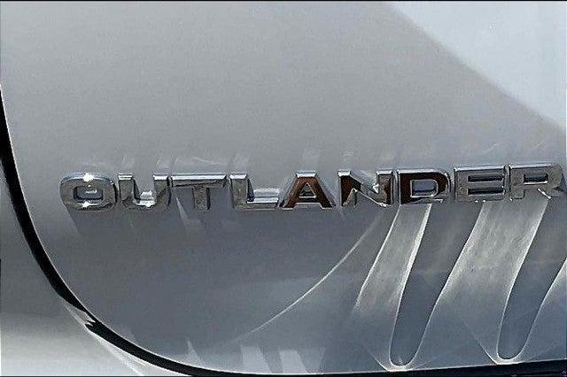 new 2024 Mitsubishi Outlander car, priced at $37,255