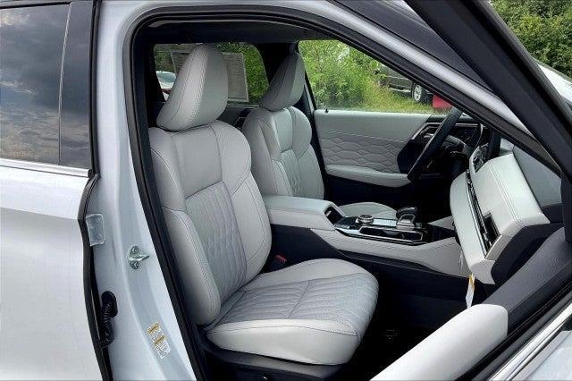 new 2025 Mitsubishi Outlander car, priced at $43,305