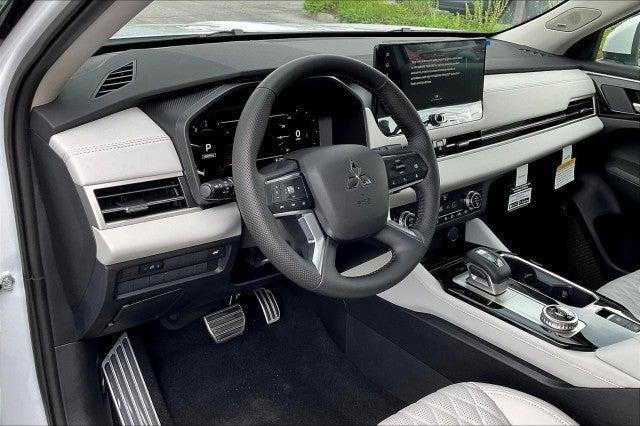 new 2025 Mitsubishi Outlander car, priced at $43,305