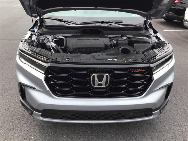 new 2025 Honda Pilot car, priced at $50,895