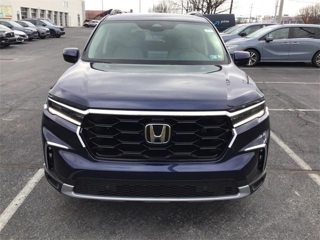 new 2025 Honda Pilot car, priced at $51,095