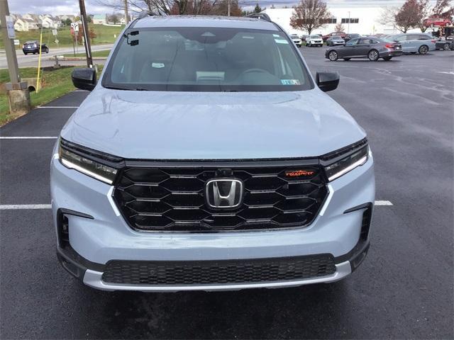 new 2025 Honda Pilot car, priced at $51,350