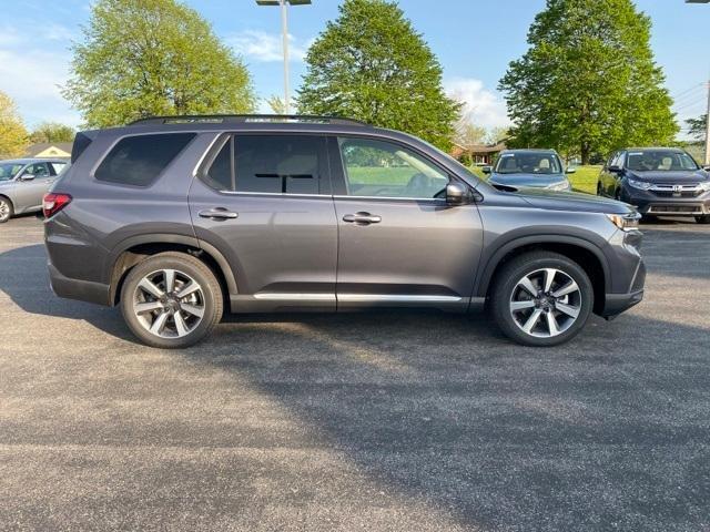 new 2025 Honda Pilot car, priced at $54,575
