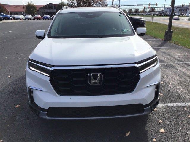 new 2025 Honda Pilot car, priced at $51,550