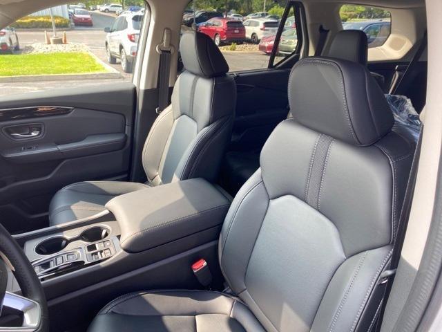 new 2025 Honda Pilot car, priced at $51,095