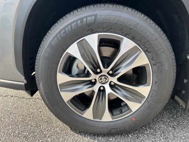 new 2026 Toyota Highlander car, priced at $49,386