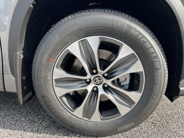new 2026 Toyota Highlander car, priced at $49,386