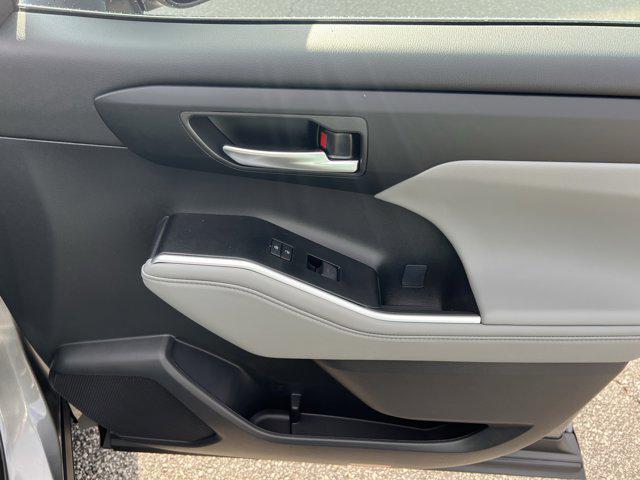 new 2026 Toyota Highlander car, priced at $49,386